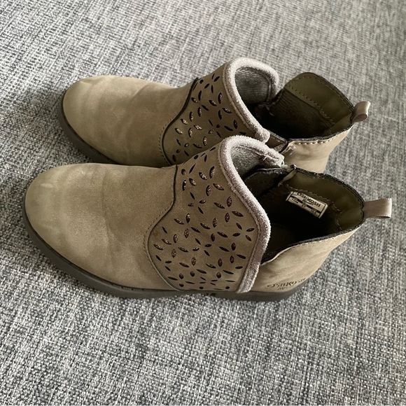 OshKosh girl Tan Ankle Boots with Cutout Design size 10 grayish brown play wear - Picture 7 of 7
